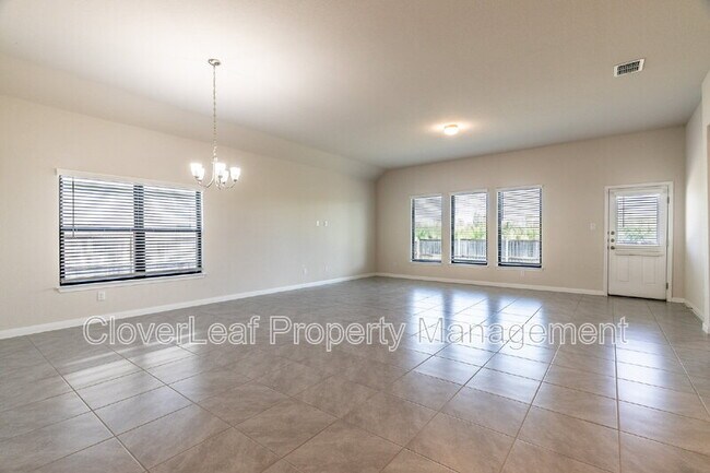 Building Photo - 405 Sika Way