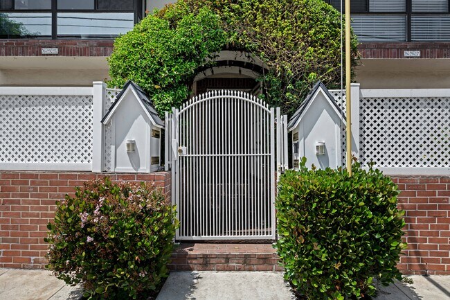Gated Entry - 697 Bay St