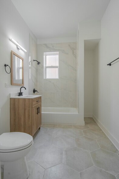 Building Photo - 1448 N Kedzie Ave