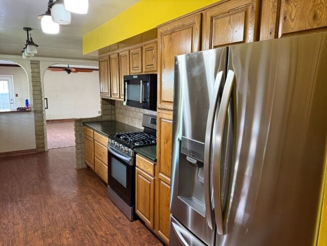 Building Photo - Updated Pool Home in Engler Estates