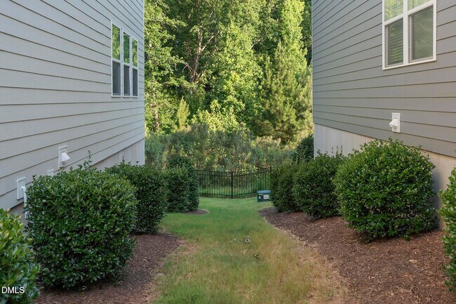 Building Photo - 229 Daisy Grove Ln