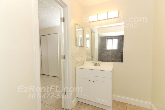 Building Photo - Recently Remodeled 3/2 in Orlando, FL - Mo...