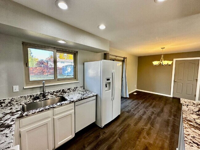 Building Photo - AVAILABLE NOW! Charming 3-Bedroom Retreat ...