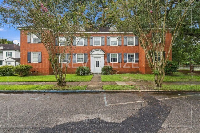 Building Photo - 214 Upham St