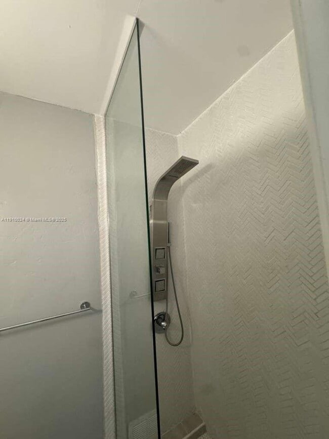 Building Photo - 319 W 28th St