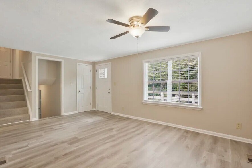 Building Photo - 3273 Newcastle Way SW