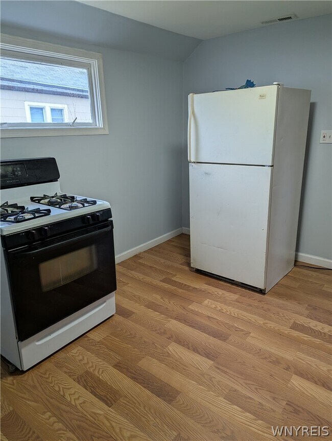 Building Photo - 48 Thomas St