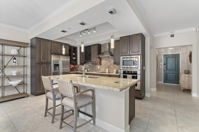 Building Photo - 315 Bay Colony Dr N