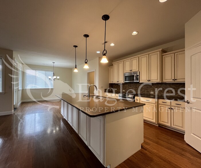 Building Photo - Spacious & Stylish 3-Bedroom Home in a Charming Neighborhood Near Walking Paths