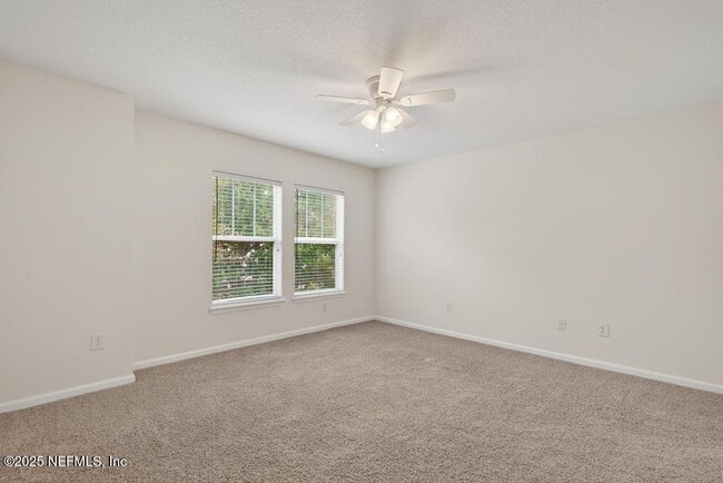 Building Photo - 411 Walnut Dr