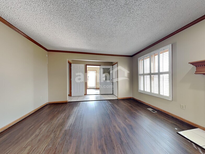 Building Photo - 110 Justin Pl