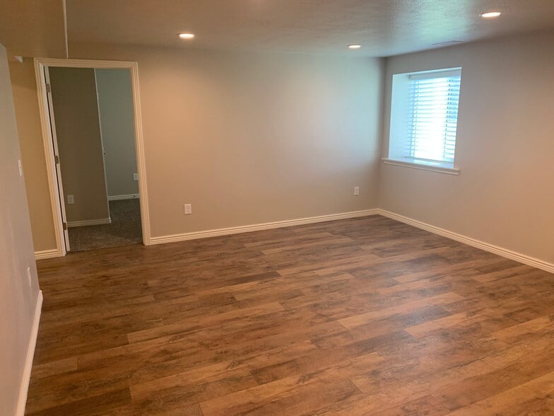 Building Photo - 343 Flagstone Dr
