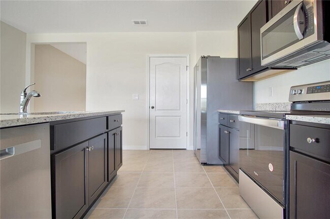 Building Photo - 555 Tanaro Ln