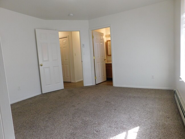 Building Photo - Duplex in Family Friendly Neighborhood