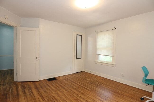 Building Photo - 3 Bedroom Home Near Purdue!
