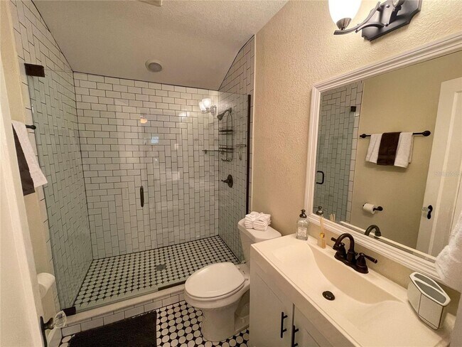Building Photo - FURNISHED LUXURY 3 Br 3 Ba RENTAL NEAR DOW...