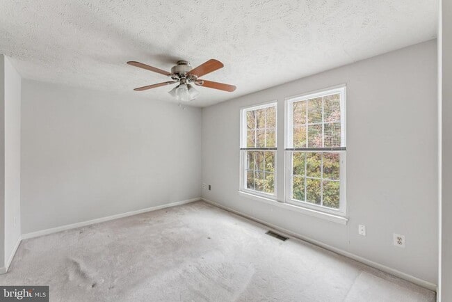 Building Photo - 1581 Woodcrest Dr