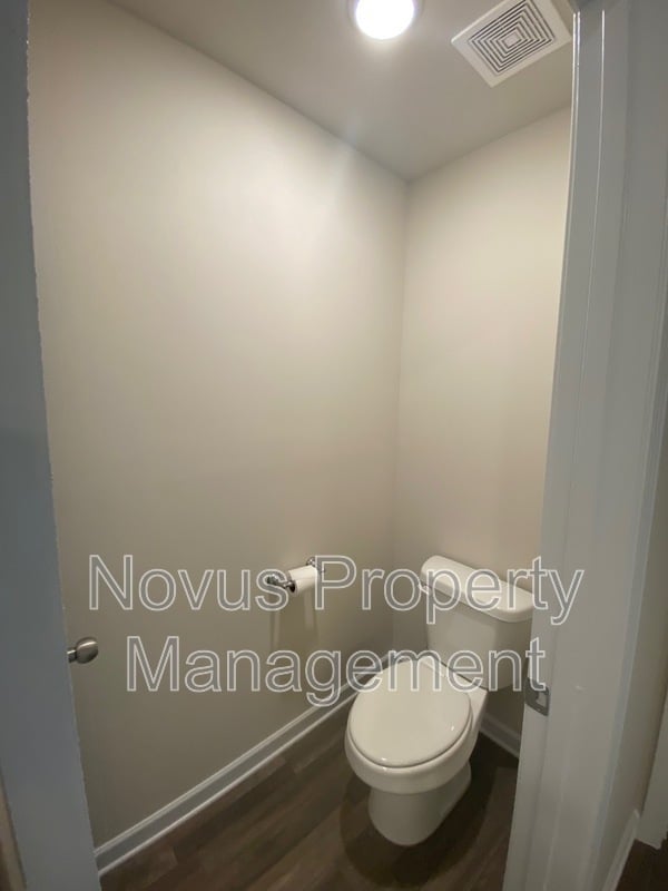 Building Photo - 1182 Westhampton Wy