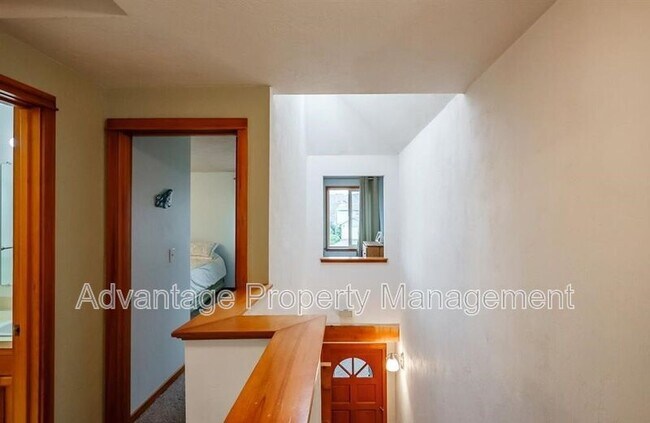 Building Photo - 149 NE Powderhorn Dr