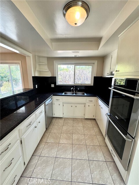 Building Photo - 2319 La Sierra Way