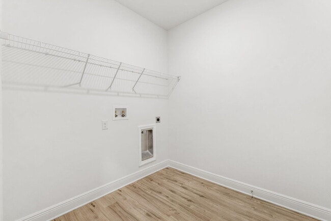 Building Photo - 147 Lk Pk Cv