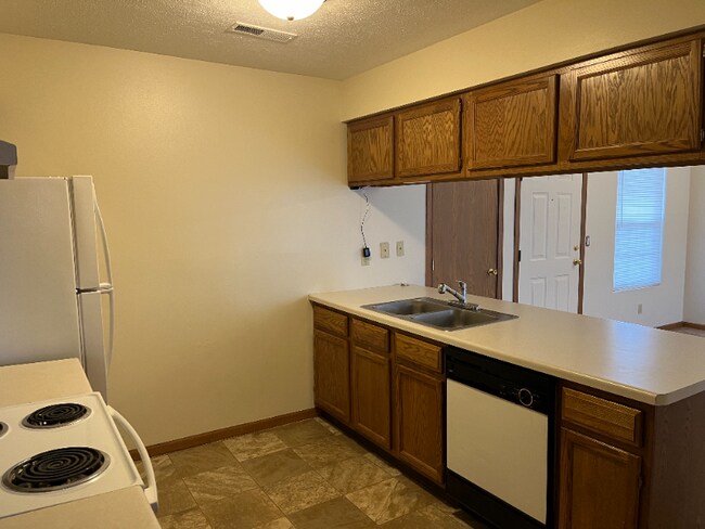 Building Photo - 5573 Tall Pines Pkwy