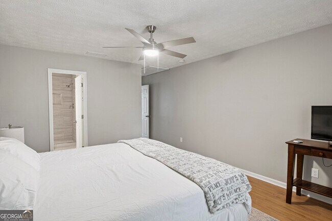 Building Photo - 5452 Glen Haven Dr