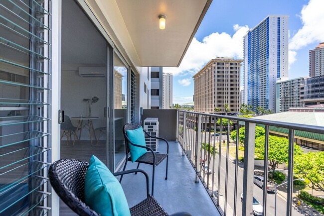 Building Photo - Coty Tower 703