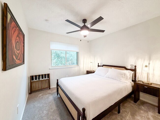 Building Photo - 29 Pinewood Forest Ct