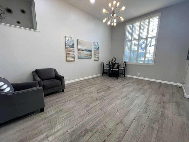 Building Photo - Beatuiful East Ridge Home