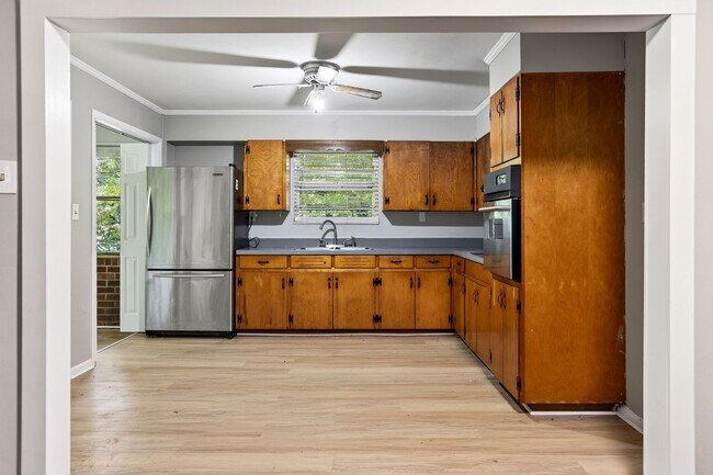 Building Photo - 3705 Crestview Pl