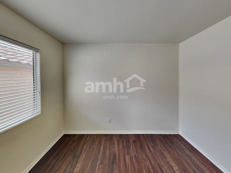 Building Photo - 6473 Karlsen Ct
