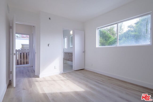 Building Photo - 823 S Detroit St