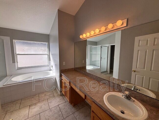 Building Photo - 715 Piermont Dr