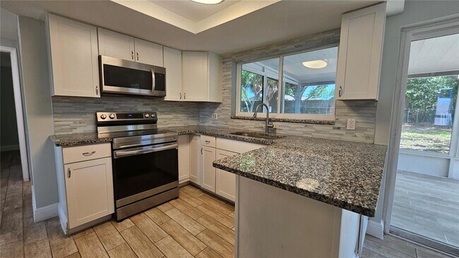 Building Photo - 6412 Pawling Ave