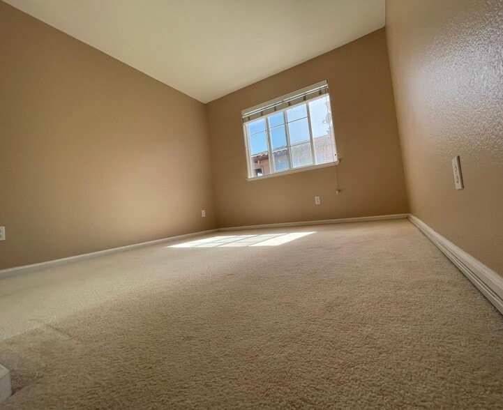 2nd bedroom - 27 Meritage Cmn