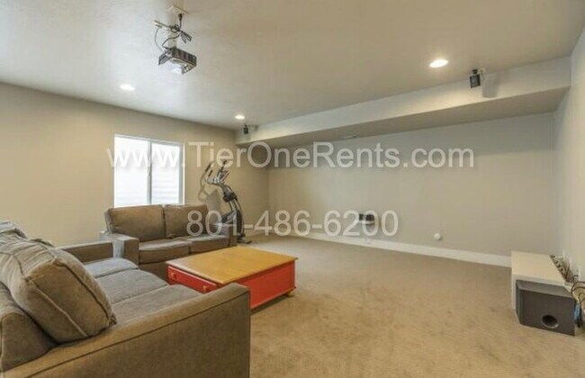 Building Photo - NO DEPOSIT option available for qualified ...
