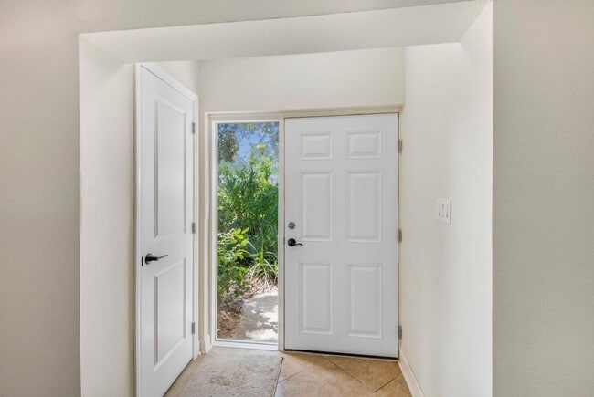 Building Photo - 2/2.5 Town Home Away From Home in Crystal River