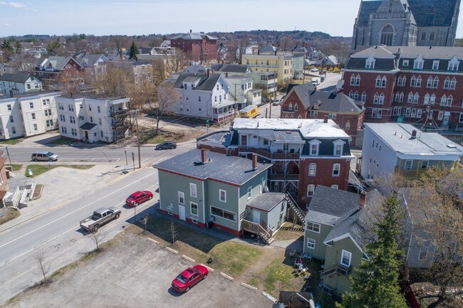 Building Photo - 40+42 College St-14 Units