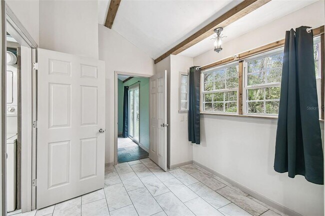 Building Photo - 16453 Pawnee Dr