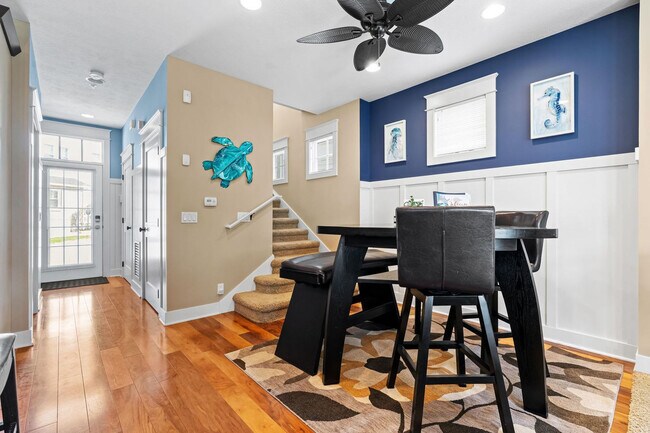 Building Photo - 807 Lake St