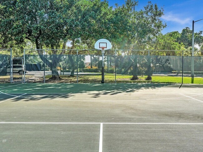 Building Photo - 9470 Poinciana Pl
