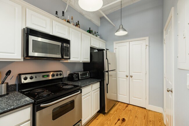 Building Photo - 104 Moody Ave