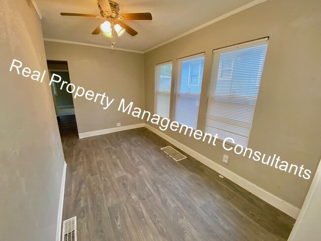 Building Photo - Charm and Space in 3 Bedroom Home