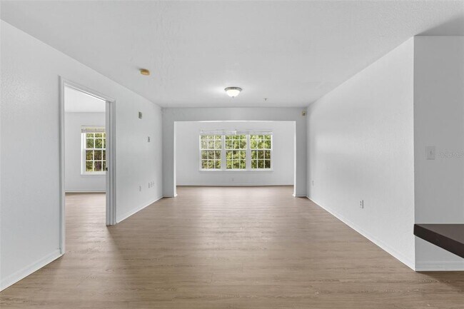 Building Photo - 5459 Vineland Rd