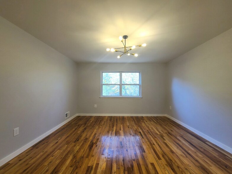 Building Photo - 1903 Country Ln