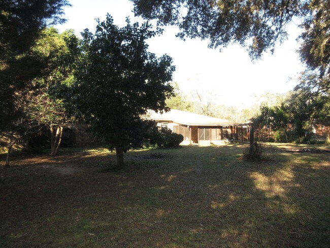 Building Photo - Cute 3 Bedroom in Pace