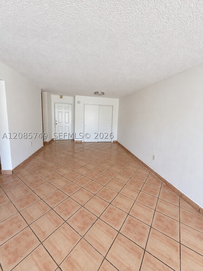 Building Photo - 520 NE 38th St