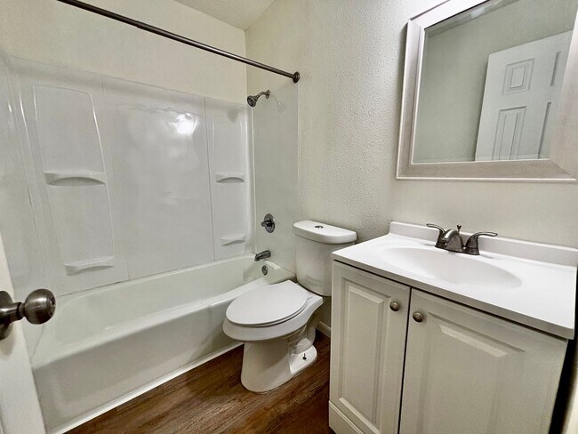 Building Photo - Pre-leasing for February - Updated 3 Bedroom 2 Bathroom Home