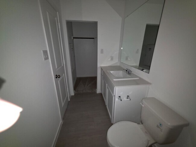Building Photo - NEWLY BUILT 3 bedroom 2.5 Bath Single fami...